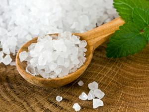 Снятие порчи солью — избавление от уз негативного воздействия