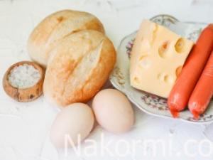 Trứng trong bánh trong lò Chiên trứng trên bánh