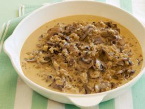 Champignonsaus gemaakt van gedroogde champignons - het lekkerste recept