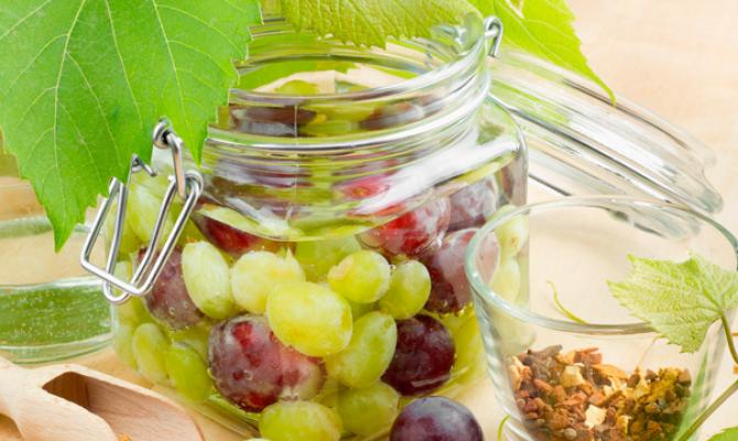 Ingelegde druiven voor de winter zonder sterilisatie